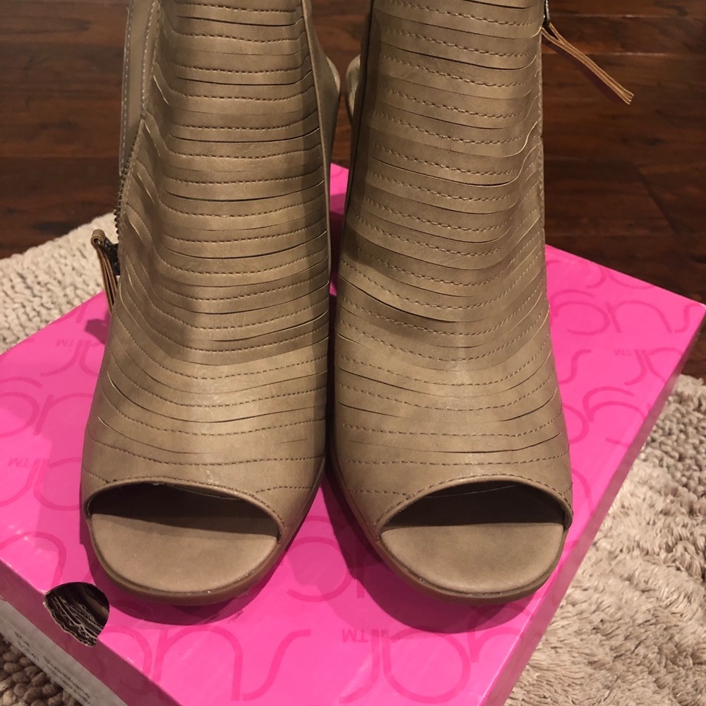 Open toe booties - Picture 2 of 4